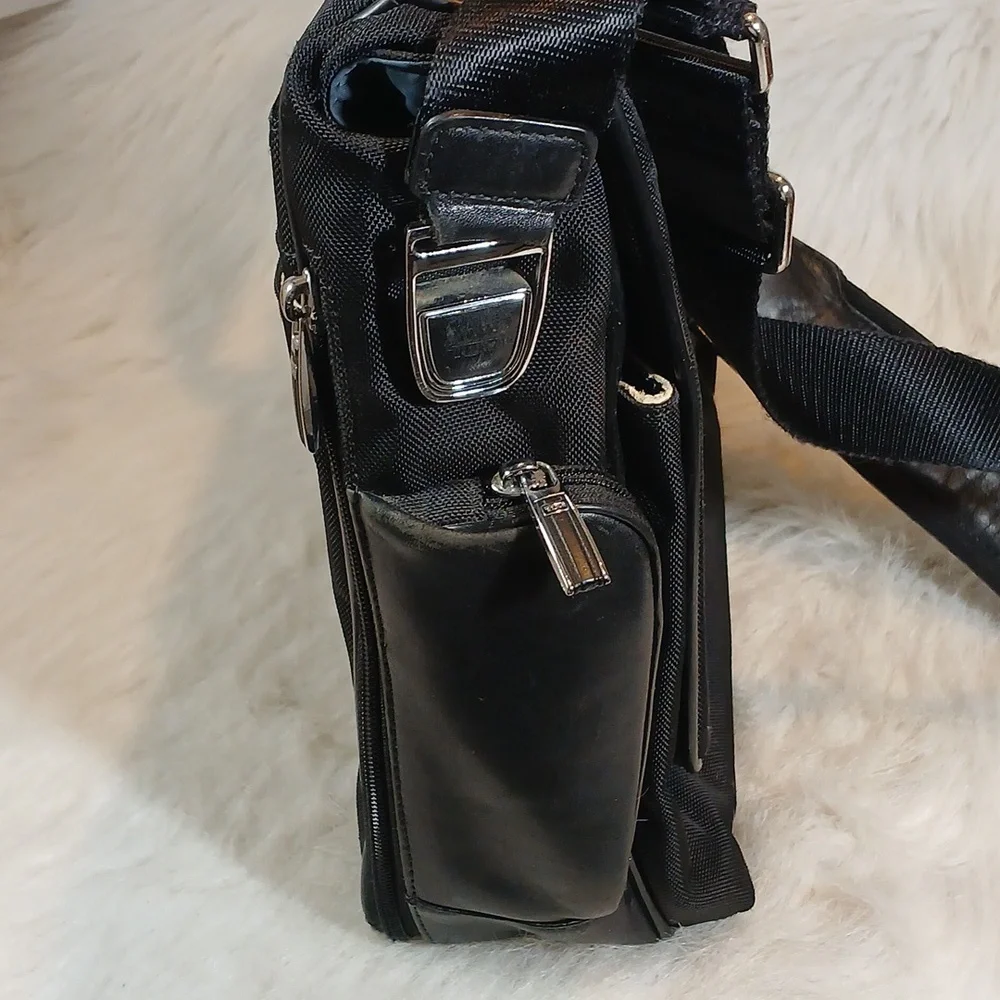 Tumi Arrive Black Messenger Bag Unisex